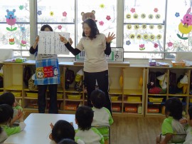 3歳児たんぽぽ組の音楽教室が始まりました。