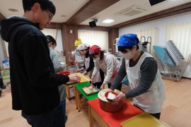 給食試食会の様子